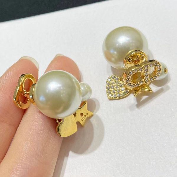 aaa designer jewelry home 2021 temperament love inlaid pearl earrings high version brass 925 silver needle earrings, Golden
aaa designer jewelry home 2021 temperament love inlaid pearl earrings high version brass 925 silver needle earrings, Golden