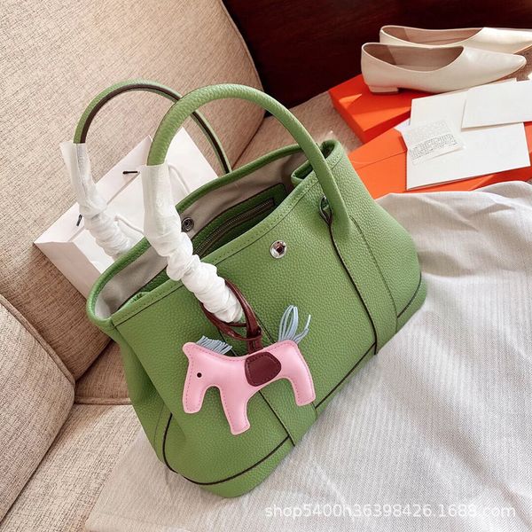 garden bag 2021 new fashion leather women s portable tot shopping with bucket single shoulder messenger bag large capacity luxury designer
garden bag 2021 new fashion leather women s portable tot shopping with bucket single shoulder messenger bag large capacity luxury designer