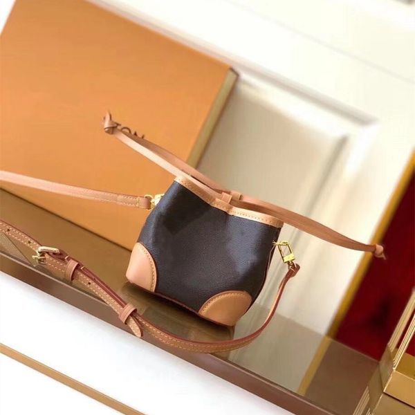luxurys designers bucket handbags fashion women's bags old flower purses women tote brand letter genuine leather shoulder crossbody
luxurys designers bucket handbags fashion women's bags old flower purses women tote brand letter genuine leather shoulder crossbody