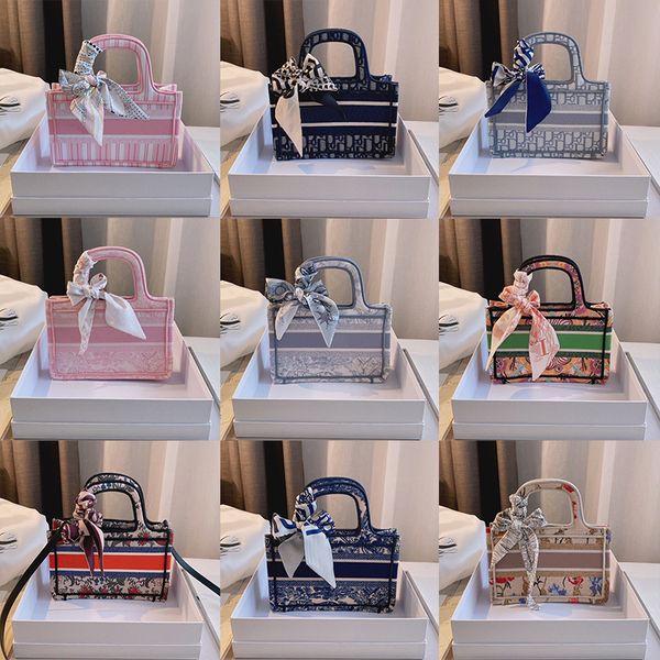 2021 brand designer shopping bags women's luxury fashion handbag temperament messenger bag with box size 23*7*16cm
2021 brand designer shopping bags women's luxury fashion handbag temperament messenger bag with box size 23*7*16cm