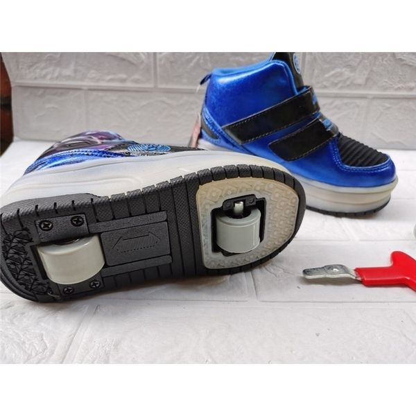 new automatic runaway shoes with flash and invisible button children's autumn roller skates, Black
new automatic runaway shoes with flash and invisible button children's autumn roller skates, Black