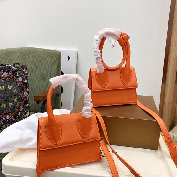 2022 new french fashion women's shoulder bags famous designer handbags personality versatile luxury big brand diagonal bags mini backpa
2022 new french fashion women's shoulder bags famous designer handbags personality versatile luxury big brand diagonal bags mini backpa