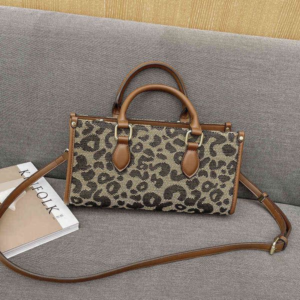 autumn and winter bag women's bag 2021 french minority dign light luxury high-grade one shoulder leopard pattern msenger bag, Black;red
autumn and winter bag women's bag 2021 french minority dign light luxury high-grade one shoulder leopard pattern msenger bag, Black;red