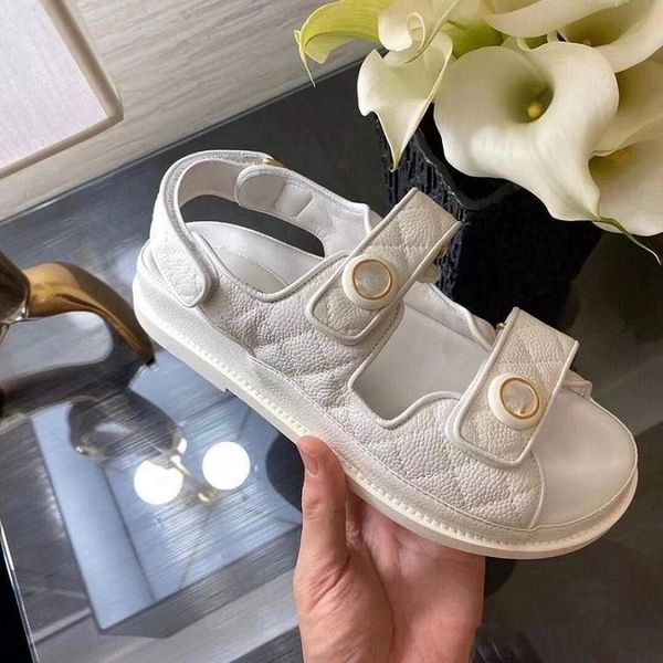spring 2021, the new plaid velcro platform sandal is available in sizes 35-40, Black
spring 2021, the new plaid velcro platform sandal is available in sizes 35-40, Black