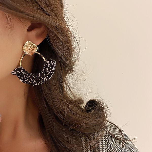 925 silver needle cloth earrings fashion autumn and winter geometric circle net red temperament fashion versatile earrings
925 silver needle cloth earrings fashion autumn and winter geometric circle net red temperament fashion versatile earrings