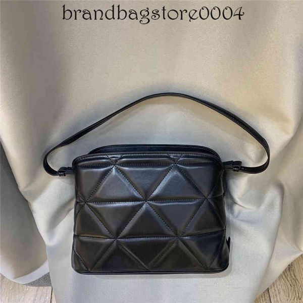 cell phone pocket women's embroidered rhombus bucket leather luxury all-match hand fashion explosive one-shoulder messenger bag
cell phone pocket women's embroidered rhombus bucket leather luxury all-match hand fashion explosive one-shoulder messenger bag