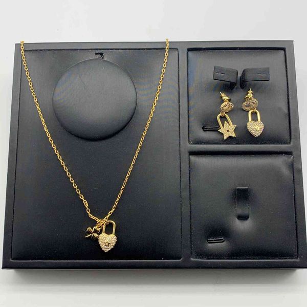 2021 luxury designer jewelry clover lock heart necklace female star letter full diamond fashion temperament earrings, Silver
2021 luxury designer jewelry clover lock heart necklace female star letter full diamond fashion temperament earrings, Silver