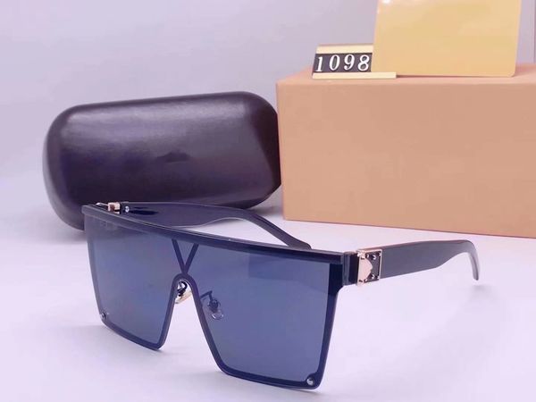 2022 new luxur classic square sunglasses designer brand fashion mens womens sun glasses eyewear metal glass lenses with box 1098, White;black
2022 new luxur classic square sunglasses designer brand fashion mens womens sun glasses eyewear metal glass lenses with box 1098, White;black