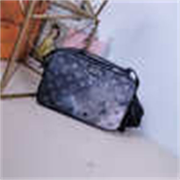 body brand designer clutches luxury ale totes m44165 messenger bag cross shoulder bag bags handbags iconic bag handles shoulder evening
body brand designer clutches luxury ale totes m44165 messenger bag cross shoulder bag bags handbags iconic bag handles shoulder evening