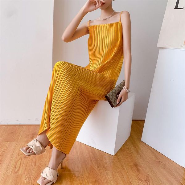 casual dresses 2021 women satin deep v neck dress solid straight pajamas party elegant female summer spaghetti strap, Black;gray
casual dresses 2021 women satin deep v neck dress solid straight pajamas party elegant female summer spaghetti strap, Black;gray