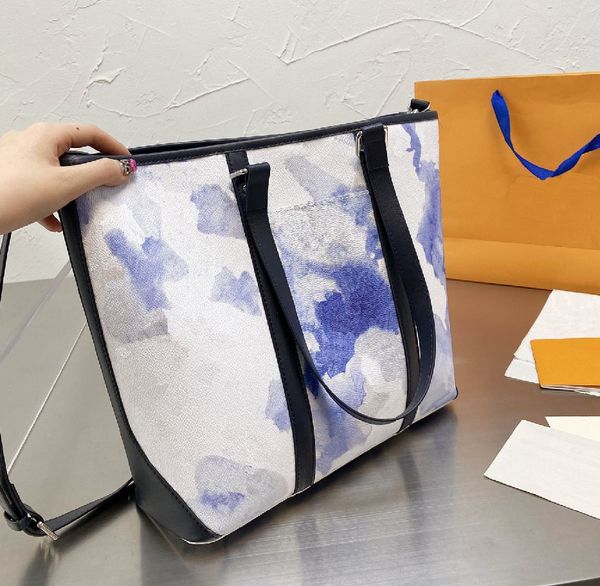 2021 luxury totes shopping bags designer women's shoulder bag classic fashion temperament tote bagss handbag without box
2021 luxury totes shopping bags designer women's shoulder bag classic fashion temperament tote bagss handbag without box