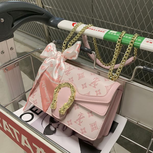 factory direct sale 75% off s2021 new embossed chain single shoulder messenger silk scarf small square bags
factory direct sale 75% off s2021 new embossed chain single shoulder messenger silk scarf small square bags