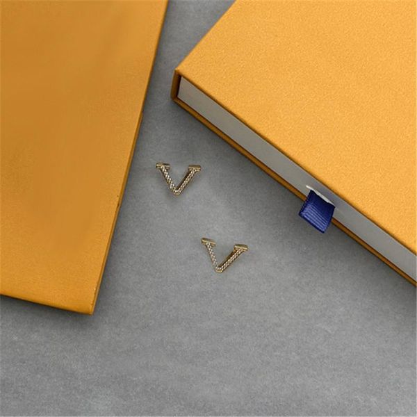 stylish diamond charm earrings brand letter crystal studs europe america style women eardrop with stamp gift box, Golden
stylish diamond charm earrings brand letter crystal studs europe america style women eardrop with stamp gift box, Golden
