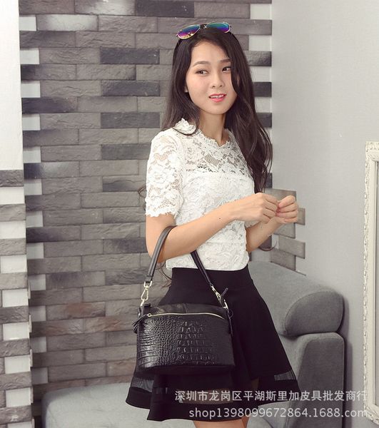 messenger bags messenger bagsleather 2021 head crocodile pattern women's fashion portable one shoulder messenger leisure bag
messenger bags messenger bagsleather 2021 head crocodile pattern women's fashion portable one shoulder messenger leisure bag