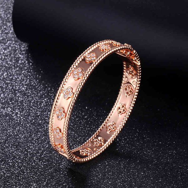 chain hand catenary kaleidoscope bracelet female diamond studded round bead bracelet plated with 18k rose gold, Black
chain hand catenary kaleidoscope bracelet female diamond studded round bead bracelet plated with 18k rose gold, Black