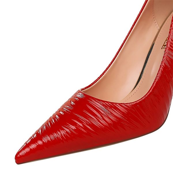 sandals fashion pleated designer women pumps patent leather high heels elegatn pointed toe thin heeled shallow office lady dress s, Black
sandals fashion pleated designer women pumps patent leather high heels elegatn pointed toe thin heeled shallow office lady dress s, Black