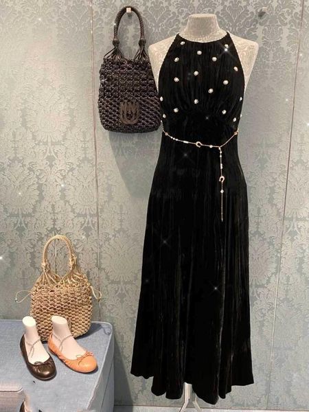 casual dresses miao mu's black velvet diamond dress in autumn and winter, Black;gray
casual dresses miao mu's black velvet diamond dress in autumn and winter, Black;gray