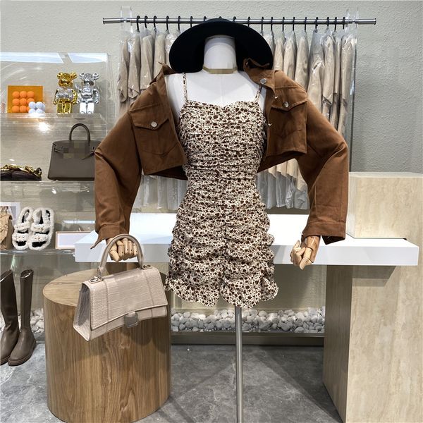 dresses nicho design floral plissado halter skirt with hip wrap + lapel pockets double coat short suit, Black;gray
dresses nicho design floral plissado halter skirt with hip wrap + lapel pockets double coat short suit, Black;gray