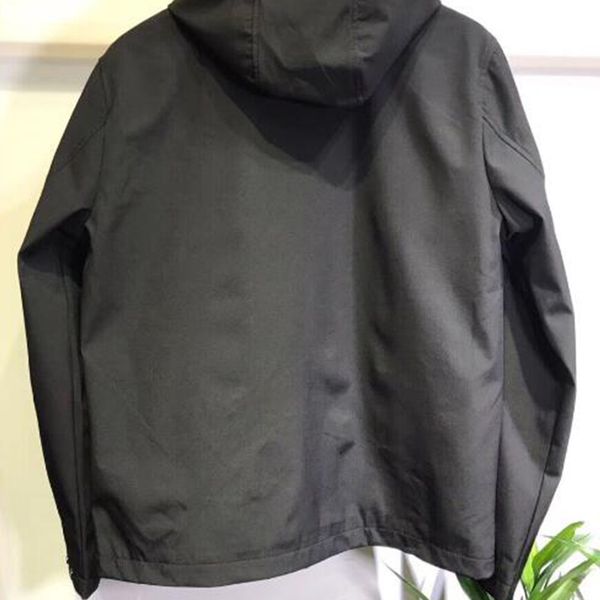 19ss men's outdoor hoodies men jacket windproof breathable winter fashion jacket m-xxl 101536.., Black;brown
19ss men's outdoor hoodies men jacket windproof breathable winter fashion jacket m-xxl 101536.., Black;brown