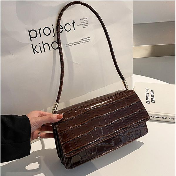 cross body crocodile pattern handbags fashion pu leather shoulder bags for women 2021 textured buckle underarm
cross body crocodile pattern handbags fashion pu leather shoulder bags for women 2021 textured buckle underarm