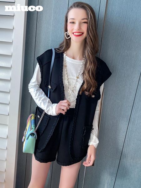 women's tracksuits knitting lace v waistcoat with loose collar and silhouette+women's wide leg shorts suit 2021 top, Gray
women's tracksuits knitting lace v waistcoat with loose collar and silhouette+women's wide leg shorts suit 2021 top, Gray