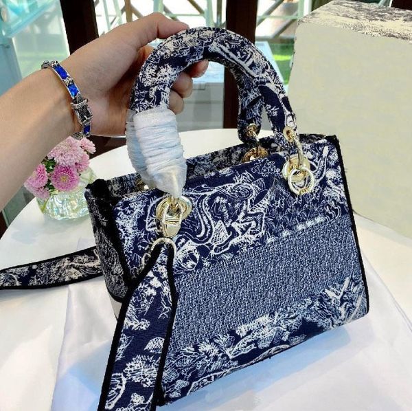 branded crossbody handbag designer tote bag mini luxurys bags 21fw women's cross body with classic lettered diagonal crossover shoulder
branded crossbody handbag designer tote bag mini luxurys bags 21fw women's cross body with classic lettered diagonal crossover shoulder