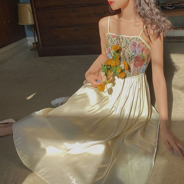 vintage floral print strap dress women designer elegant sweet lace-up chiffon fairy midi dress holiday beach summer dress 2021, Black;gray
vintage floral print strap dress women designer elegant sweet lace-up chiffon fairy midi dress holiday beach summer dress 2021, Black;gray
