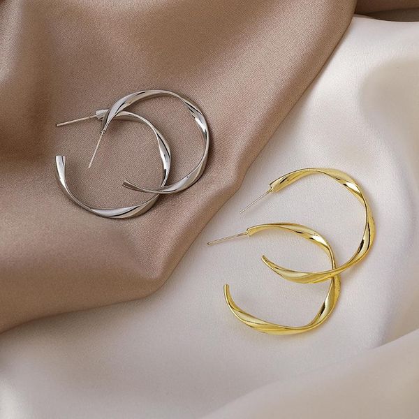 hoop & huggie 2021 temperament europe and america women's accessories fashion female metal texture twisted c shape earrings jewelry, Golden;silver
hoop & huggie 2021 temperament europe and america women's accessories fashion female metal texture twisted c shape earrings jewelry, Golden;silver