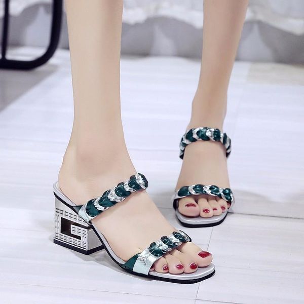 slippers 2021 color matching open toe thick with fashion outside wearing rhinestone personality half women, Black
slippers 2021 color matching open toe thick with fashion outside wearing rhinestone personality half women, Black