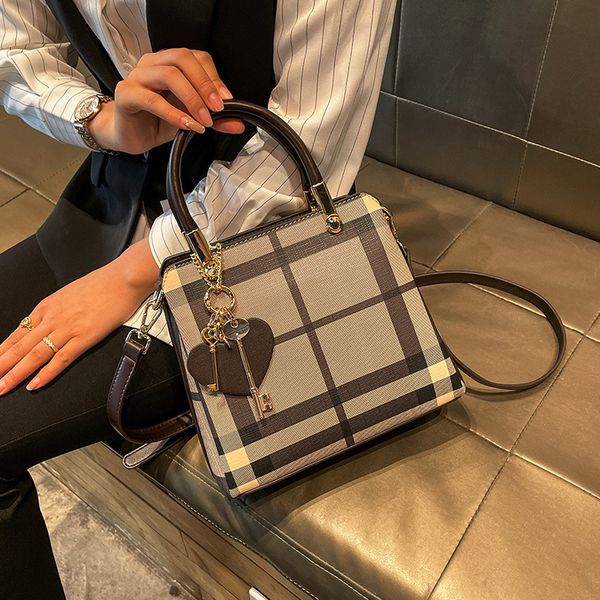 new handbags hong kong leather women's 2021 love versatile atmosphere check official document tote hand bill of lading shoulder bag fac
new handbags hong kong leather women's 2021 love versatile atmosphere check official document tote hand bill of lading shoulder bag fac