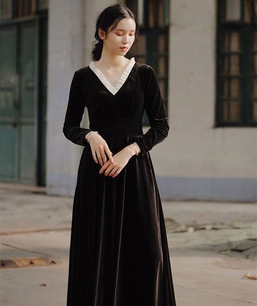 casual dresses spring autumn winter women vintage elegant black velvet dress ladies slim v-neck high waist robe longue vestidos verano 2021, Black;gray
casual dresses spring autumn winter women vintage elegant black velvet dress ladies slim v-neck high waist robe longue vestidos verano 2021, Black;gray