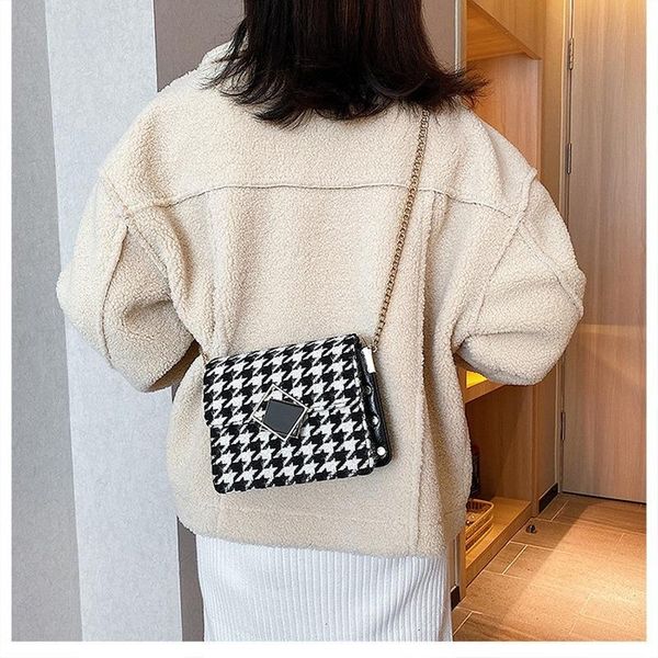 cross body 2021 pu women's bag fashion one-shoulder diagonal small square shoulder 
cross body 2021 pu women's bag fashion one-shoulder diagonal small square shoulder