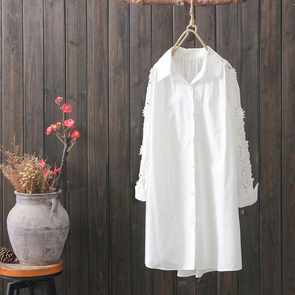 autumn solid turn down collar single breasted lace full loose medium length casual white shirt women 210421
autumn solid turn down collar single breasted lace full loose medium length casual white shirt women 210421