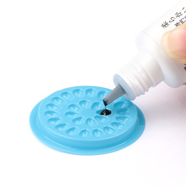 10pcs glue gasket eyelash holder adhesive pallet extension pads stand on plastic holder1
10pcs glue gasket eyelash holder adhesive pallet extension pads stand on plastic holder1