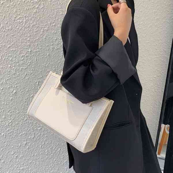 and winter new women's bag leisure simple sling shoulder printing high-capacity style purse sale
and winter new women's bag leisure simple sling shoulder printing high-capacity style purse sale