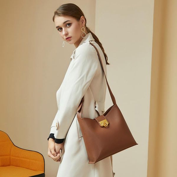 waist bags 2021 autumn and winter women's bags, fashionable all-match leather handbags, bucket explosion models, large capacity,
waist bags 2021 autumn and winter women's bags, fashionable all-match leather handbags, bucket explosion models, large capacity,