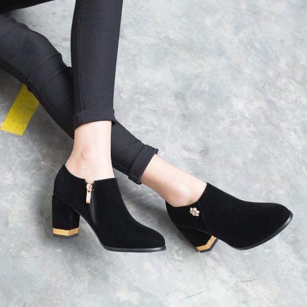 women pumps flower crytal wedding shoes black red 2021 spring faux suede chunky block high heel ladies dress
women pumps flower crytal wedding shoes black red 2021 spring faux suede chunky block high heel ladies dress