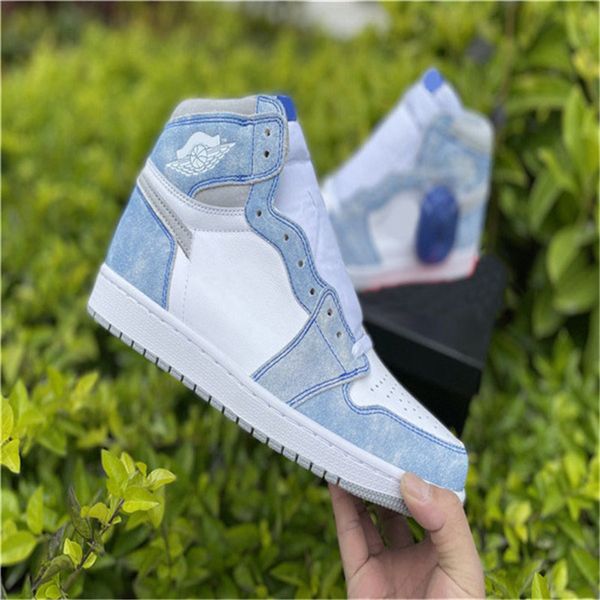 2021 air authentic 1 high og hyper royal sneakers 1s light smoke grey white retro men sports shoes 555088-402 with original box
2021 air authentic 1 high og hyper royal sneakers 1s light smoke grey white retro men sports shoes 555088-402 with original box