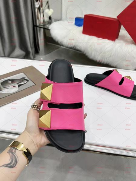 2022 designer women's luxury pearl rhinestone slippers platform leisure wide flat beach sandals size 35-40 with box, Black
2022 designer women's luxury pearl rhinestone slippers platform leisure wide flat beach sandals size 35-40 with box, Black