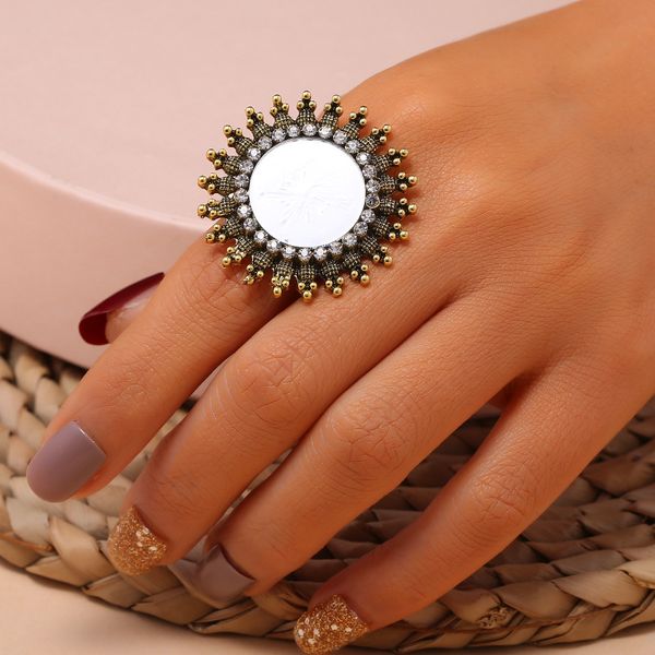 vintage gold/silver color big sunflower finger rings for women boho mirror rhinestone crystal opening adjustable rings jewelry
vintage gold/silver color big sunflower finger rings for women boho mirror rhinestone crystal opening adjustable rings jewelry