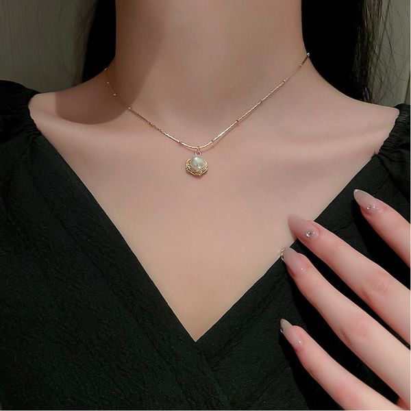 pendant necklaces 2021 fashion pearl necklace clavicle chain net red temperament design item women's style, Silver
pendant necklaces 2021 fashion pearl necklace clavicle chain net red temperament design item women's style, Silver