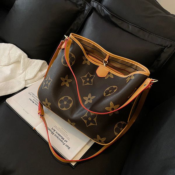 daily bag womens 2023 new presbyopic all-match simple printed handbag large capacity western style high sense large shoulder bag
daily bag womens 2023 new presbyopic all-match simple printed handbag large capacity western style high sense large shoulder bag