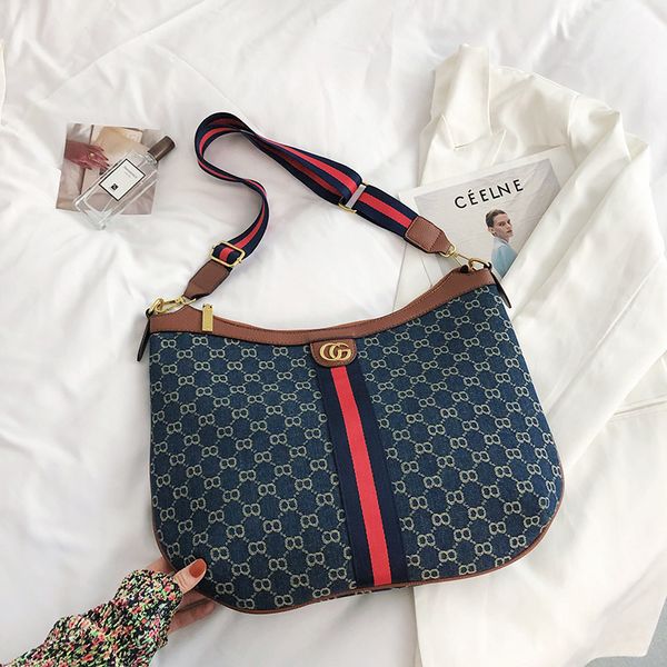 design handbag 2021 summer new women's bag popular portable contrast color large simple leisure foreign style broadband shoulder
design handbag 2021 summer new women's bag popular portable contrast color large simple leisure foreign style broadband shoulder