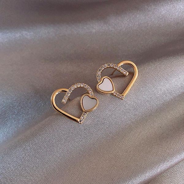 female temperament niche love shape earrings sweet girl personality cold wind tide pearl stud, Golden;silver
female temperament niche love shape earrings sweet girl personality cold wind tide pearl stud, Golden;silver