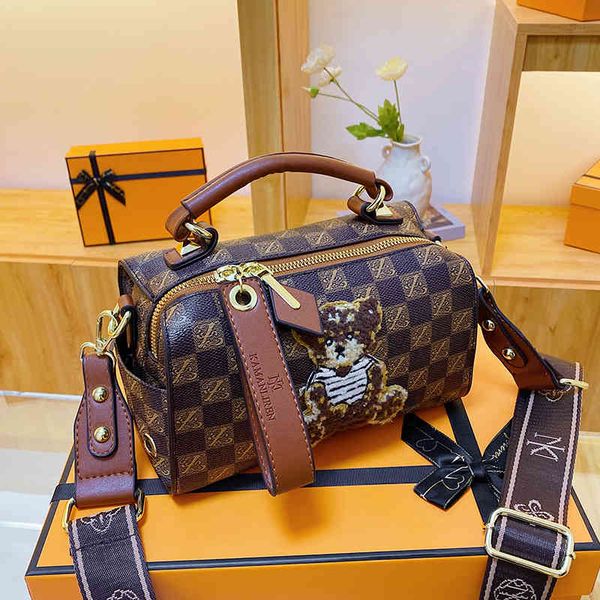 bags handbags 2021 fashion high capacity bear one shoulder messenger handbag boston small square, Black;red
bags handbags 2021 fashion high capacity bear one shoulder messenger handbag boston small square, Black;red