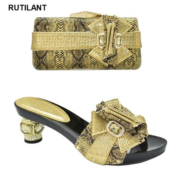 latest design women italian african party pumps shoes and bag set decorated with rhinestone shoe for nigeria dress, Black
latest design women italian african party pumps shoes and bag set decorated with rhinestone shoe for nigeria dress, Black