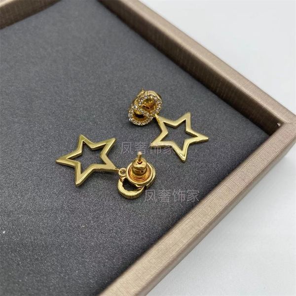 new brilliant diamonds inlaid earrings light luxury lady personality versatile earrings, Silver
new brilliant diamonds inlaid earrings light luxury lady personality versatile earrings, Silver