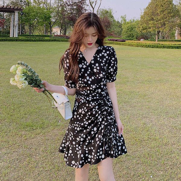 french floral dr's summer 2021 korean small v-neck waist slim super fairy a-line skirt, Black;gray
french floral dr's summer 2021 korean small v-neck waist slim super fairy a-line skirt, Black;gray
