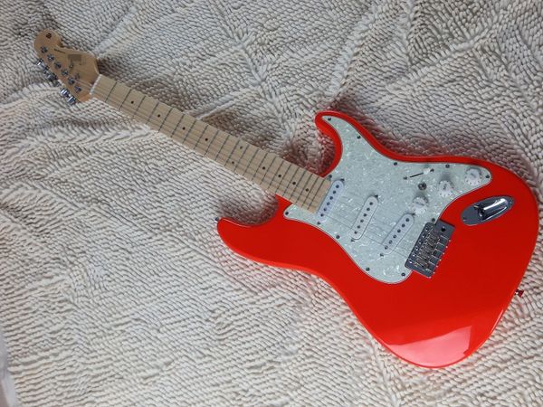 flyoung st22 electric guitar red body white pearl guard maple fingerboard with red light
flyoung st22 electric guitar red body white pearl guard maple fingerboard with red light