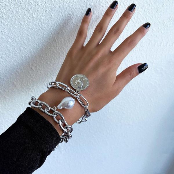 2pcs/set baroque simulated pearl bracelets on hand women girls gold color chunky wrist chain summer jewelry 2021 link,, Black
2pcs/set baroque simulated pearl bracelets on hand women girls gold color chunky wrist chain summer jewelry 2021 link,, Black